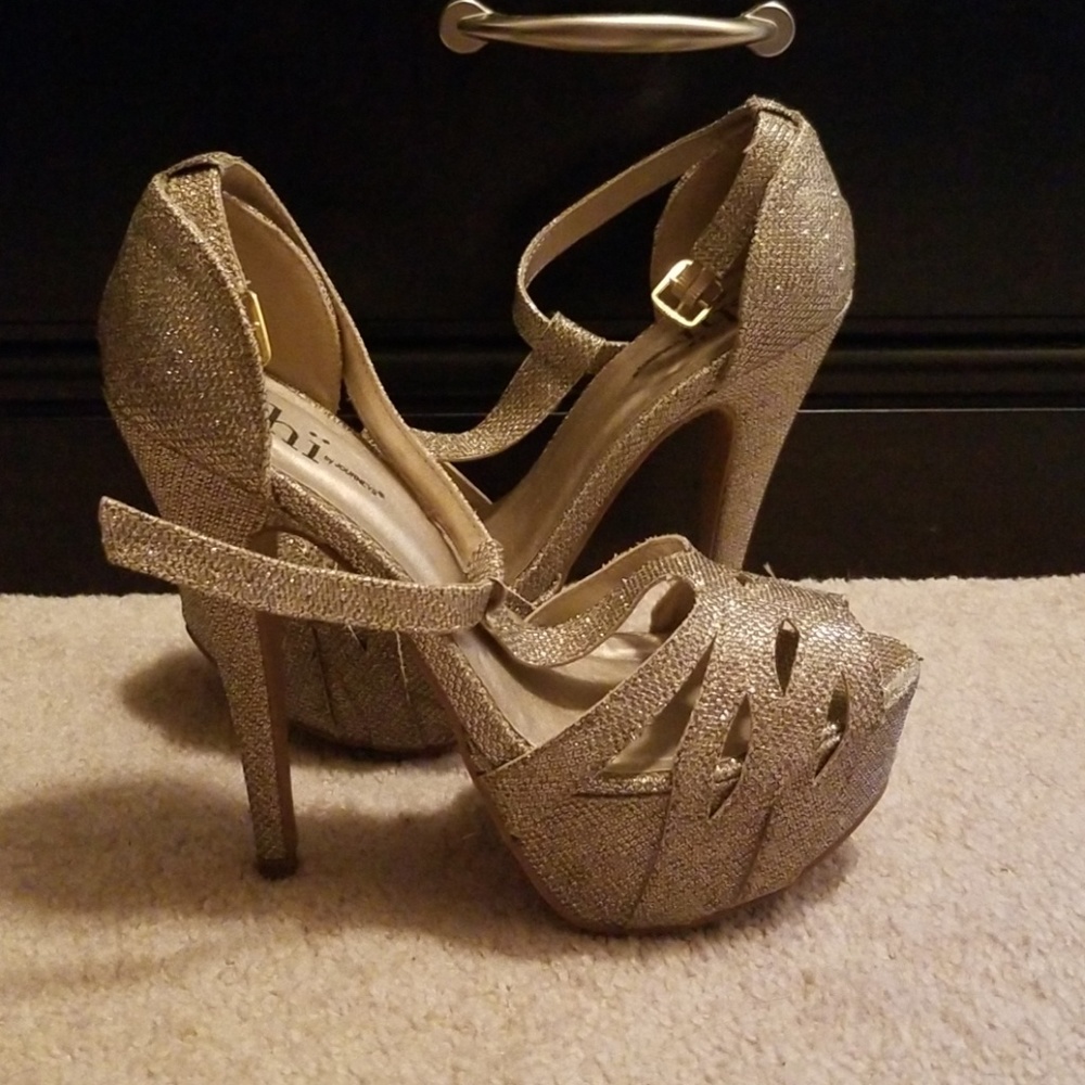 COPY - Gold shimmer heels.